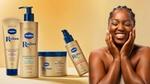 Imagem de campanha para Vaseline Radiant X, mostra mulher negra rindo e quatro produtos em embalagens douradas e azuis, com loções e óleo corporais.