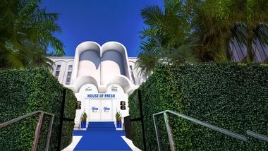 A entrada com tapete azul da House of Fresh em Miami, espaço criado para que criadores produzam conteúdo para fãs 24 horas por dia.