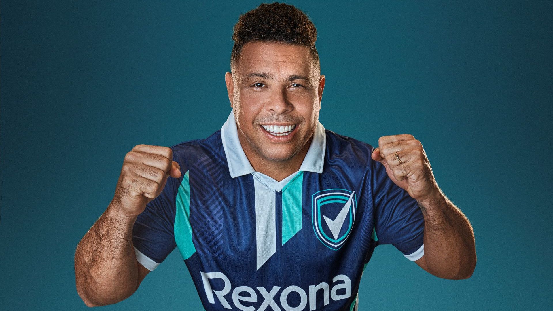 Ronaldo Fenômeno com camiseta de Rexona
