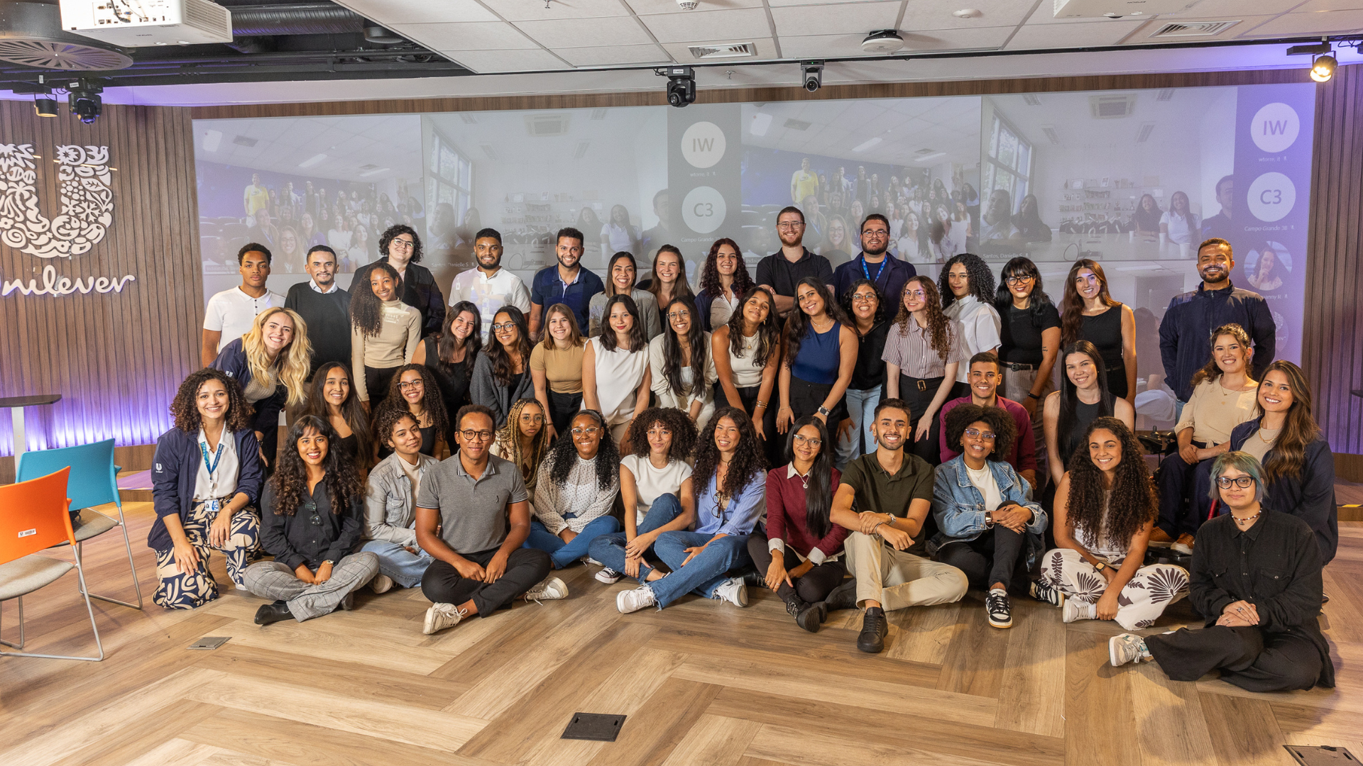 Fotografia de grupo no programa de estágio 2025 da Unilever